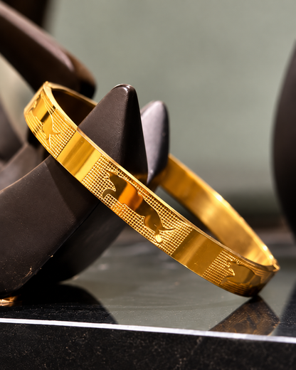 Premium Gold-Tone Running Kangaroo Engraved Men's Kada