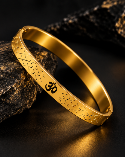 Premium Gold Om Symbol Men's Kada with Diamond-Pattern Engraving